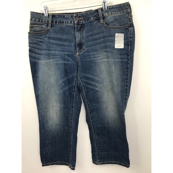 St. Johns Bay Mid Rise Denim Capri Jean 16W NEW - Picture 2 of 6